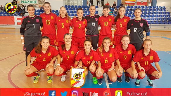 La Selección española Sub-17 femenina de Fútbol Sala posa antes del encuentro frente a Portugal