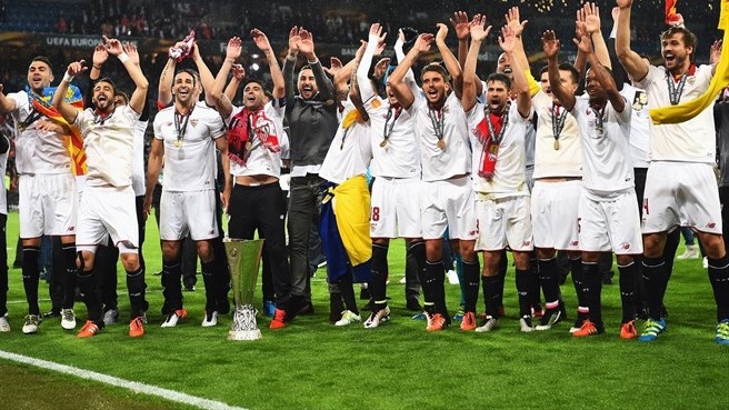 El Sevilla FC gana su tercer título consecutivo