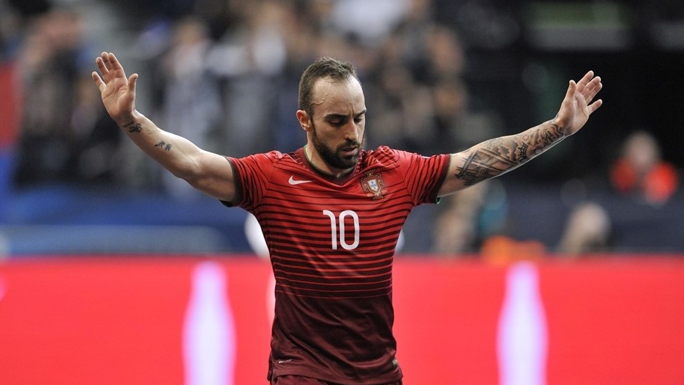 Ricardinho celebra un gol para su Selección