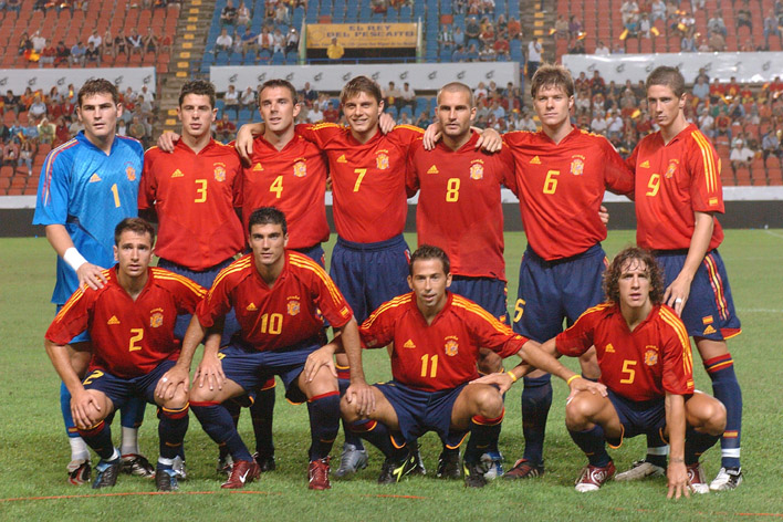 Equipo de España el 3-IX-2004, primer partido que Casillas ejerció la capitanía de la Selección