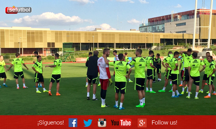 Los internacionales de la Selección española, poco antes de comenzar el entrenamiento