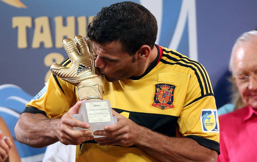 Dona con el guante de oro adidas