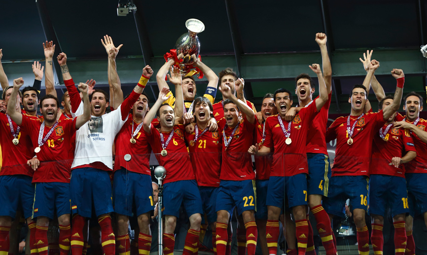 Iker levanta la Euro de 2012