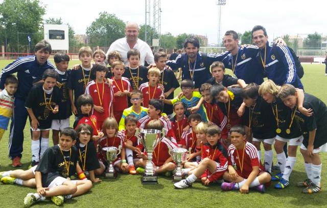 La Escuela de Fútbol de la RFEF vence con brillantez en la Sesimbra Cup portuguesa