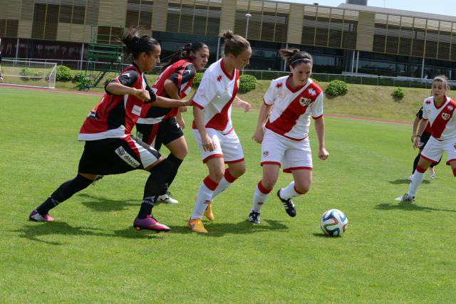 La primera victoria fue ante el Rayo Vallecas