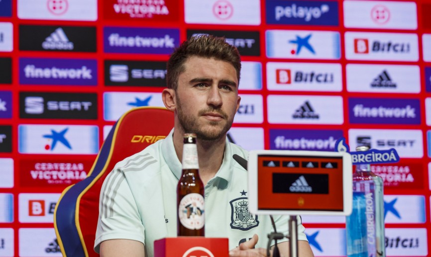 Aymeric Laporte en rueda de prensa
