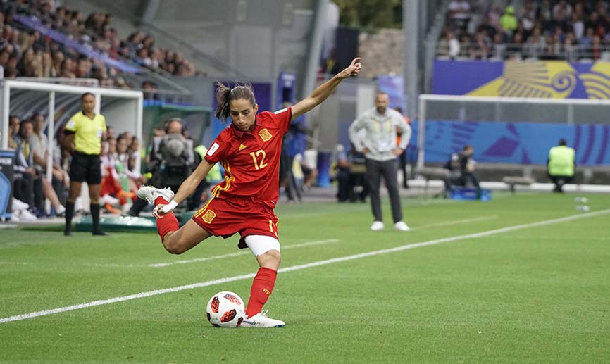 RESUMEN | España no puede con un gran Japón