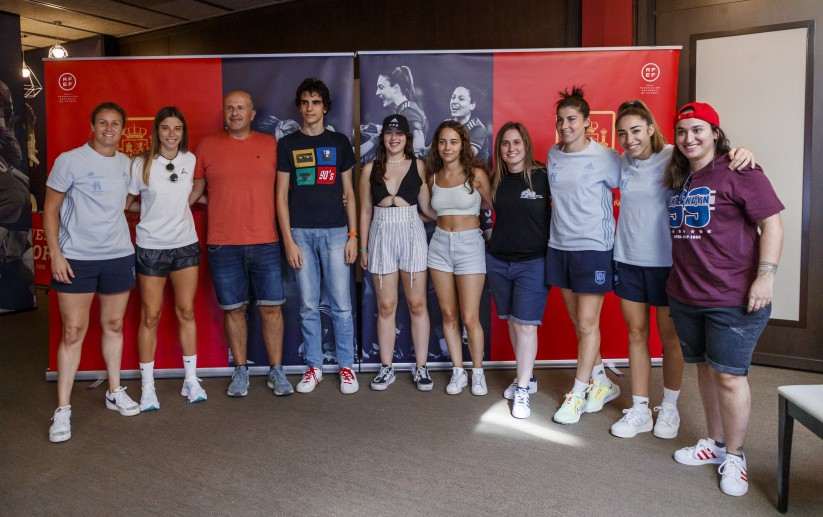 Los aficionados, junto a sus ídolos