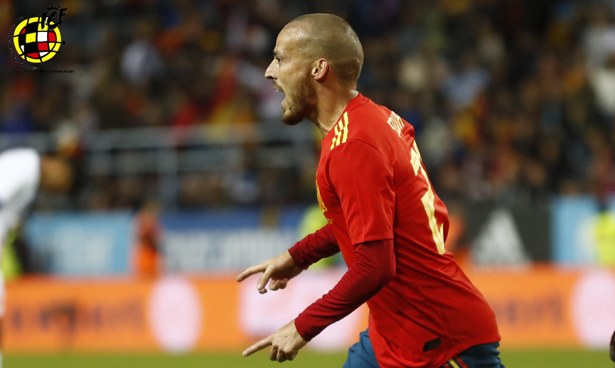 David Silva festeja un gol con la Selección española