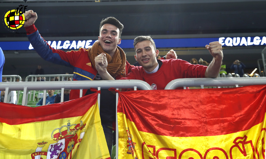 La afición española celebra el triunfo de la selección en Liubliana