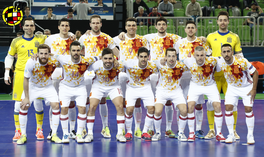 La selección española de fútbol sala posa antes de su encuentro frente a Ucrania