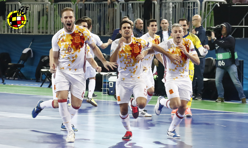 Los jugadores de la selección española de fútbol sala celebran la clasificación frente a Kazajistán