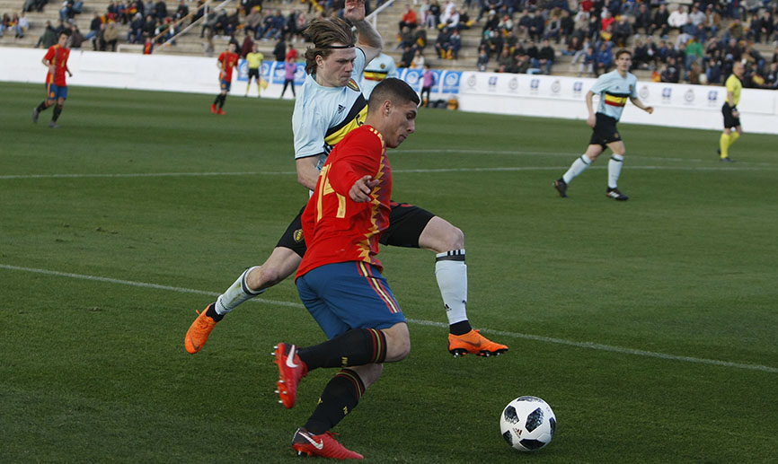 Gorka Zabarte centra a puerta al área