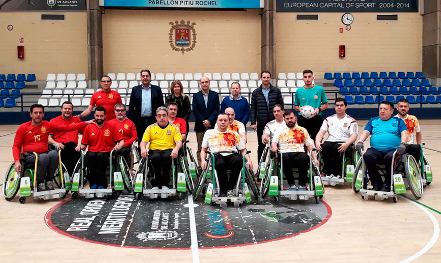 Los participantes del partido de A-Ball antes del encuentro disputado en Alicante