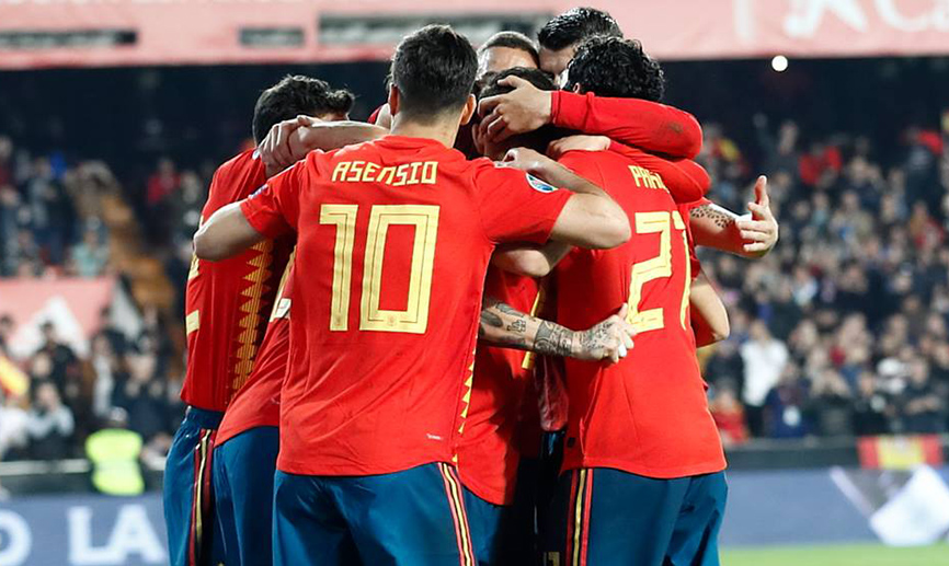La selección española celebra un gol