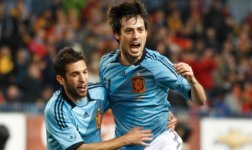 David Silva celebra un gol con Jordi Alba