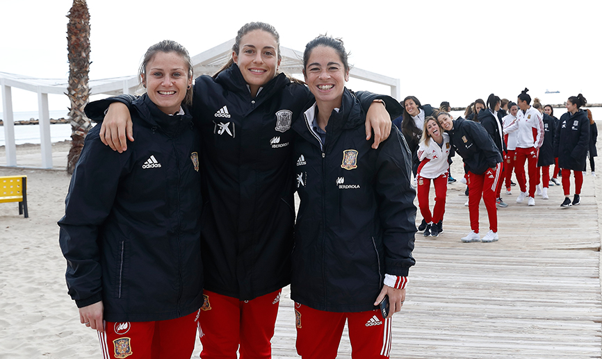 Las jugadoras de la Selección pasean por Alicante