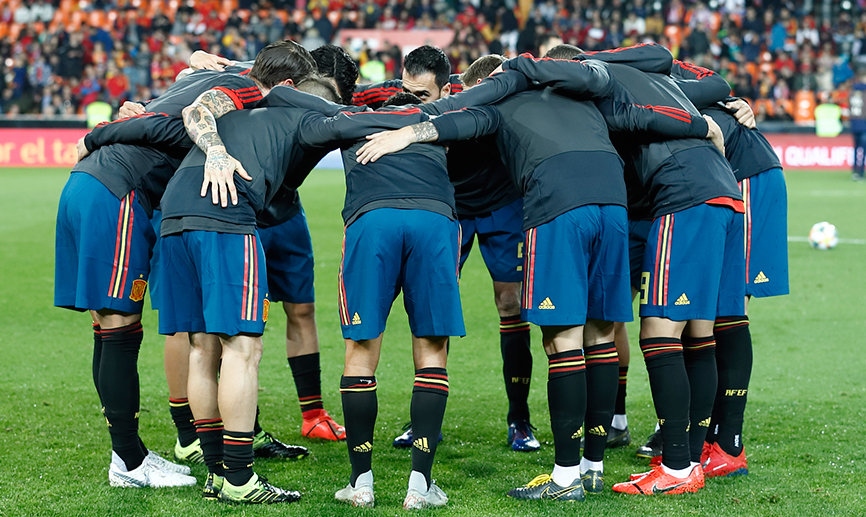 Los jugadores de la Selección se conjuuran antes del choque frente a Noruega