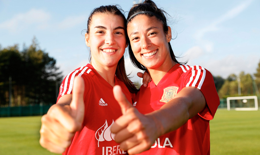 Patricia Guijarro y Leila Ouahabi al término de un reciente entrenamiento de la Selección