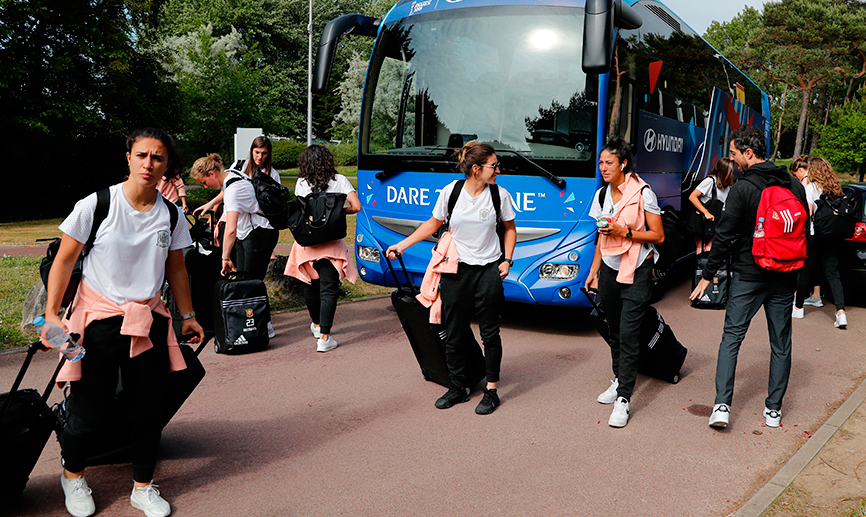 Las jugadoras de la Selección española viajan por Francia