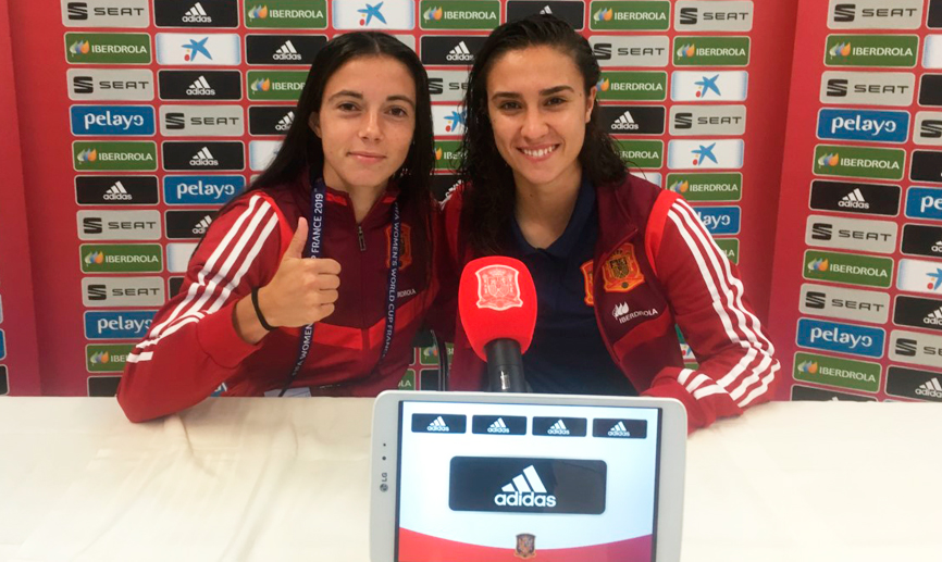 Aitana Bonmatí y Nahikari García en rueda de prensa