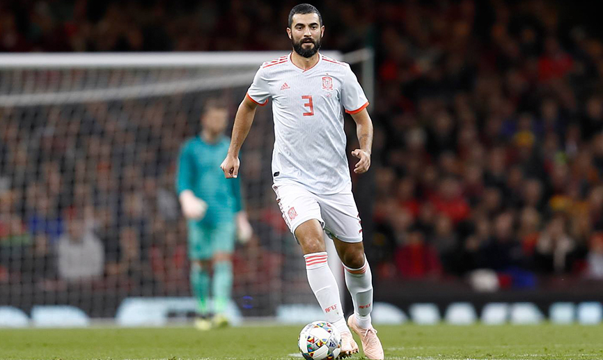 Raúl Albiol en un partido con la Selección española