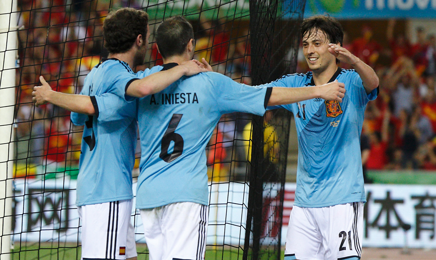 Andrés Iniesta y David Silva fabricaron el último gol español en La Cartuja