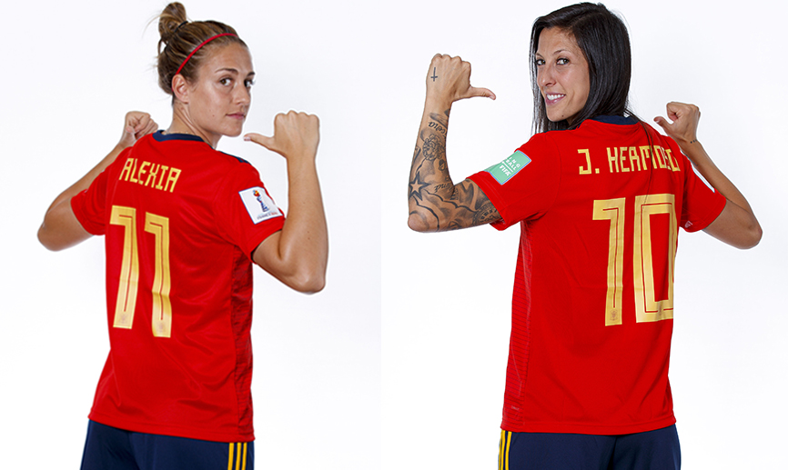  Jenni y Alexia se retan con las pizarras cruzadas de la Selección