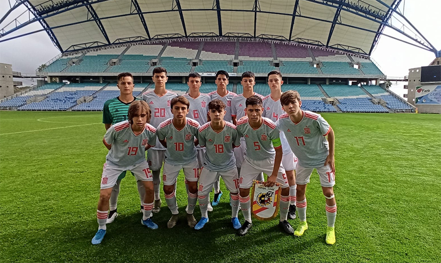 La Selección española posa antes del partido ante Portugal