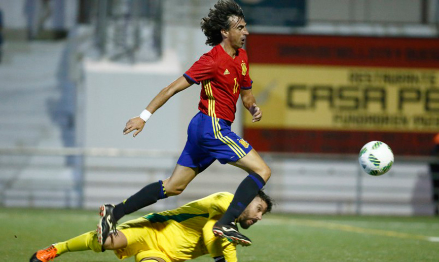 Amavisca lucha por el balón 