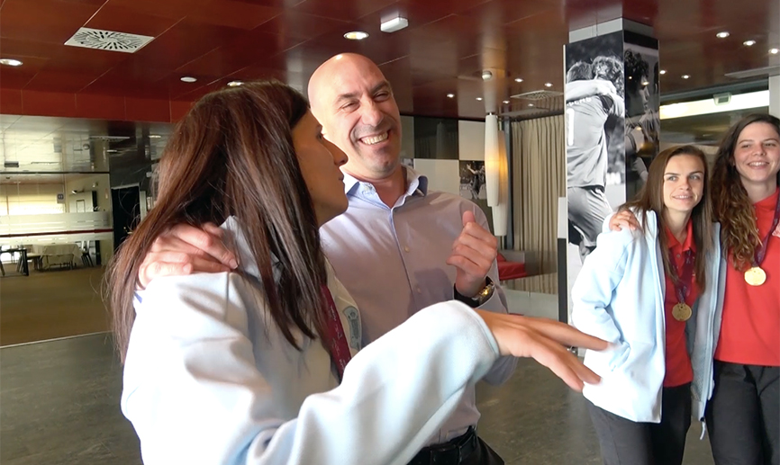 El presidente de Luis Rubiales en la recepción de la selección de fútbol sala femenino