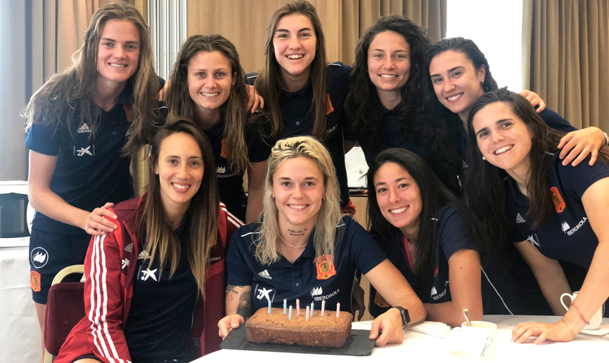 Mapi León celebra su 24º cumpleaños