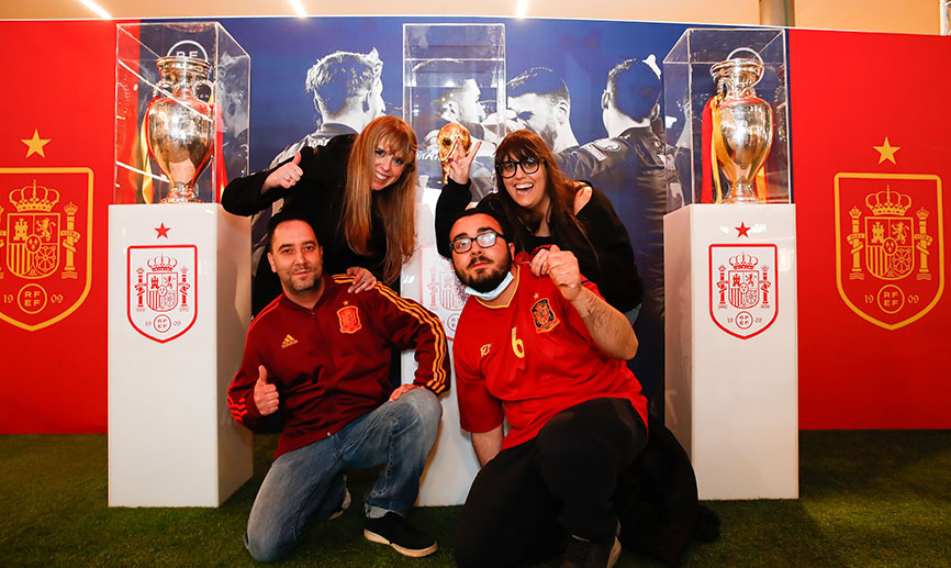 ¡Nadie quiere perderse la Fan Zone de España en Cornellá!