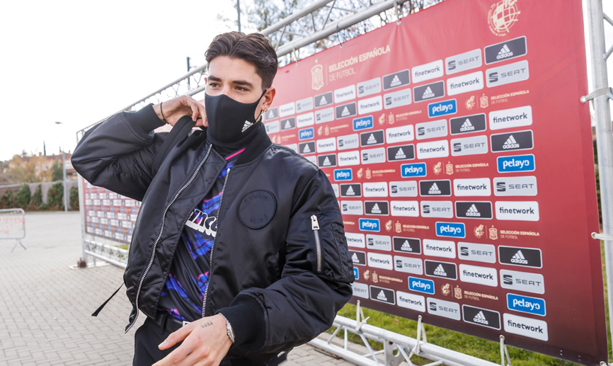 Héctor Bellerín llegando a Las Rozas