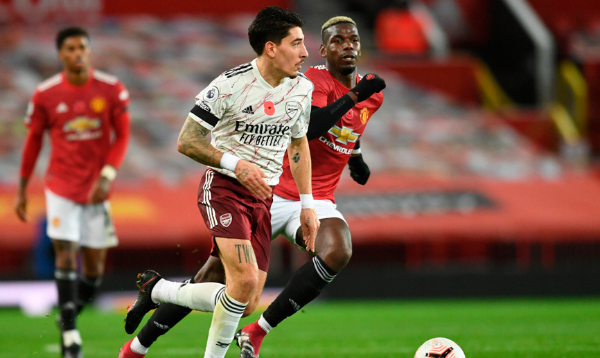 Bellerín en un partido ante el Manchester United