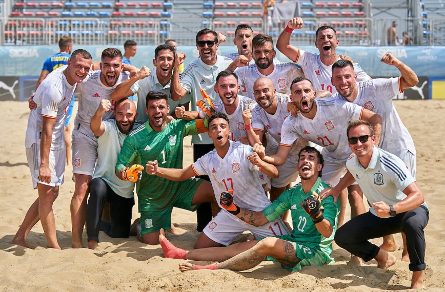 La Selección Española fe Fútbol Playa, tras vencer a Ucrania.