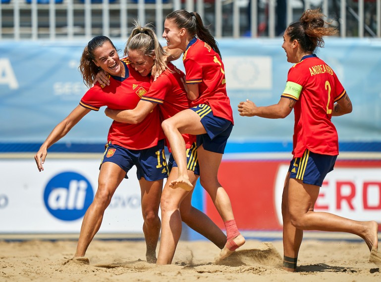 La Selección Española Femenina de Fútbol Playa.
