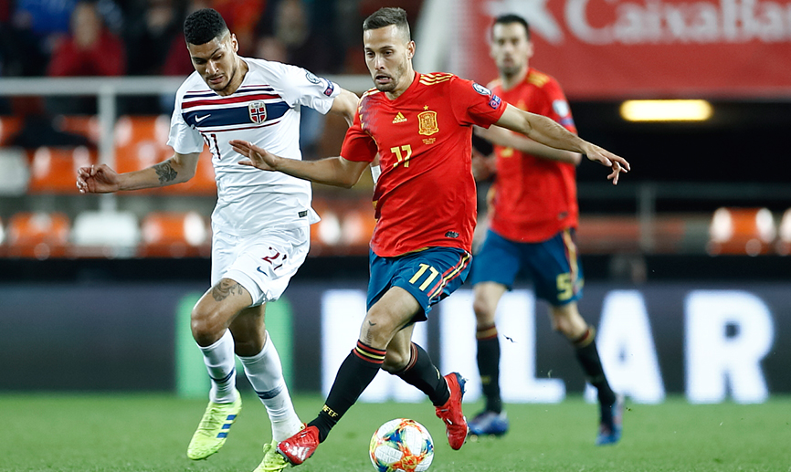 Sergio Canales frente a Noruega