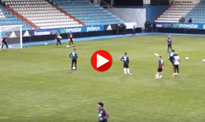 Carlos Soler marca un golazo durante el entrenamiento en El Toralín