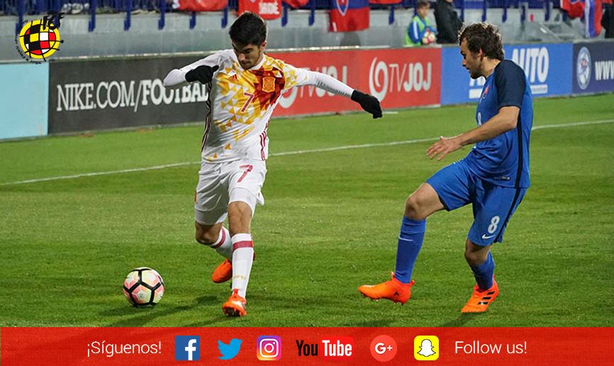 Carlos Soler conduce un balón en el último partido de la Sub-21