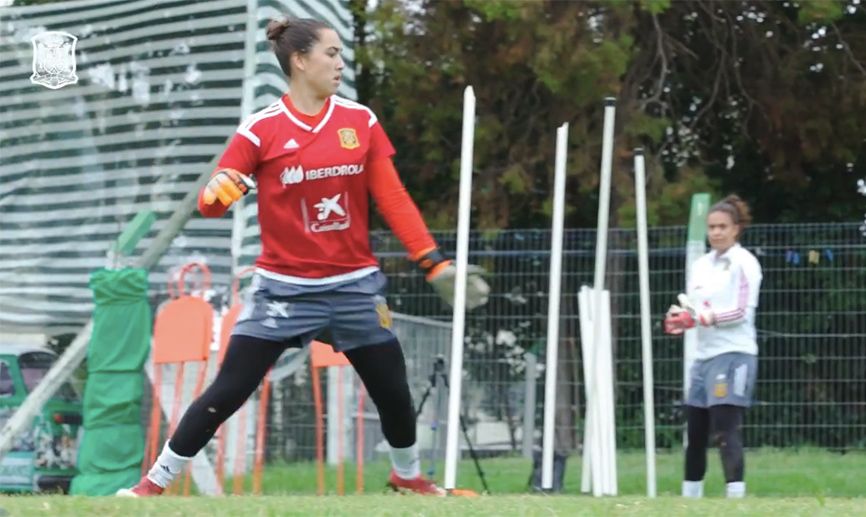 Cata Coll durante el entrenamiento de España