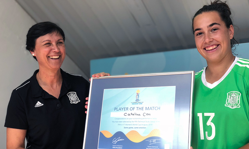 Cata Coll y Toña Is tras el partido 