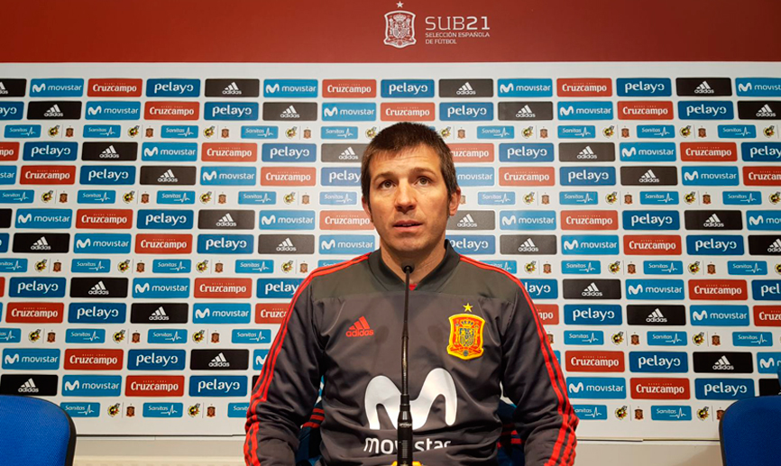 Albert Celades, en la sala de prensa del estadio de El Toralín