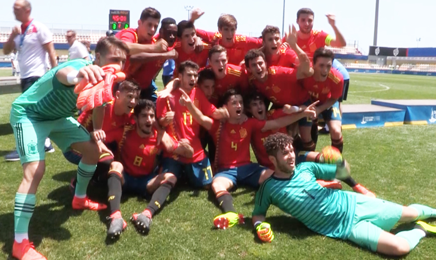 La Selección española Sub-18 celebra su triunfo en Reus