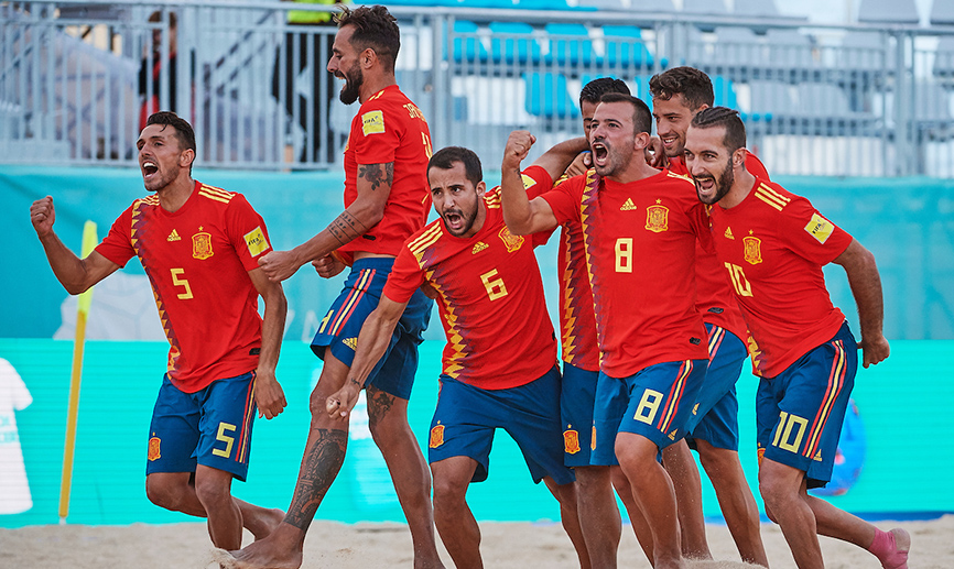 Los jugadores de España celebran el penalti ganador