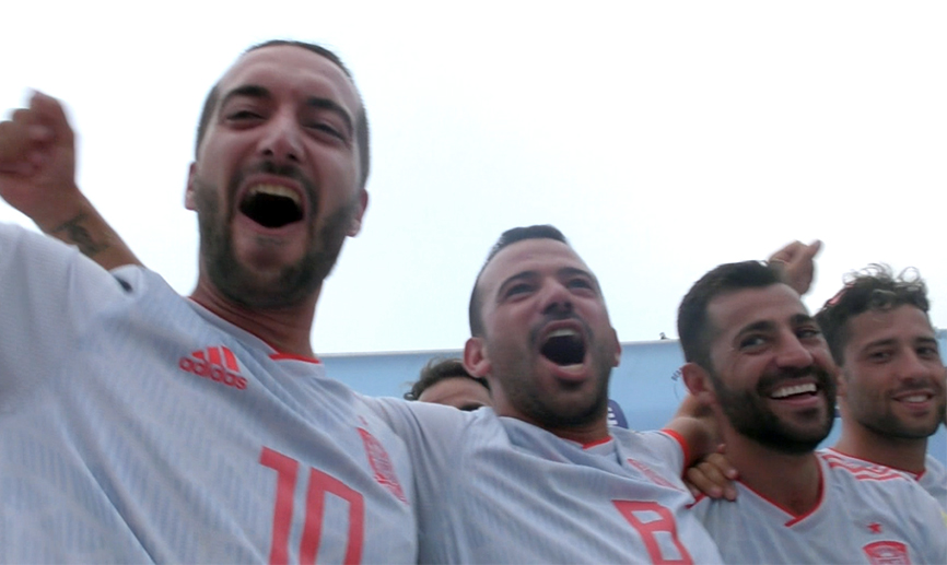 Los jugadores españoles celebran el título