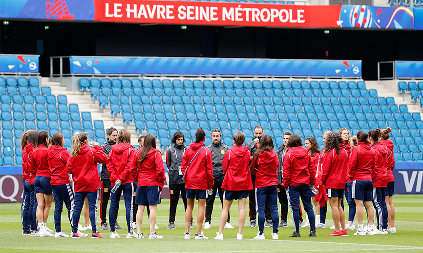 La Selección española femenina en el estadio Océane de El Havre