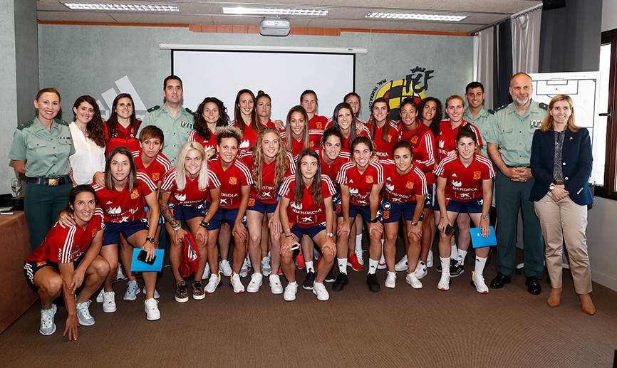 La Guardia Civil imparte una charla sobre seguridad y riesgos en Internet