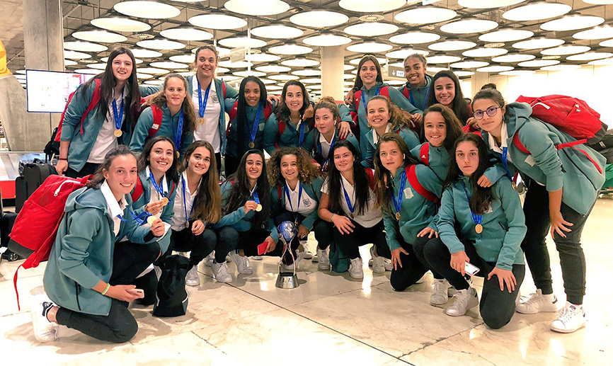 Las chicas de la Selección llegan a Barajas