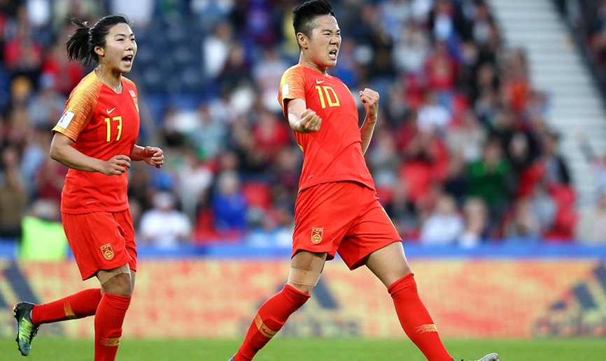 China celebra su gol ante Sudáfrica